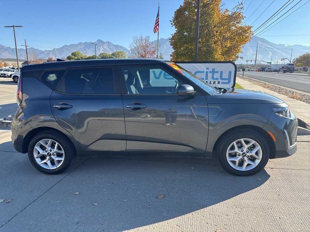 2023 Kia Soul LX photo 2