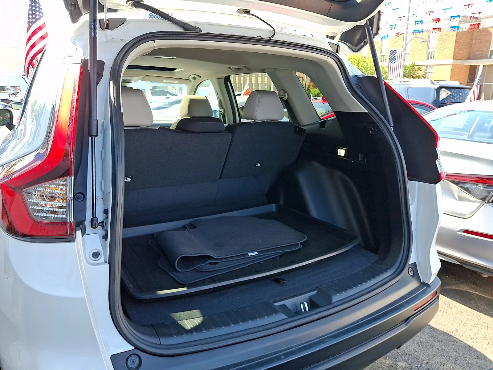 Used 2025 Platinum White Pearl Honda EX image 29