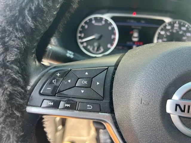 Used 2020 Blue Nissan SV image 9