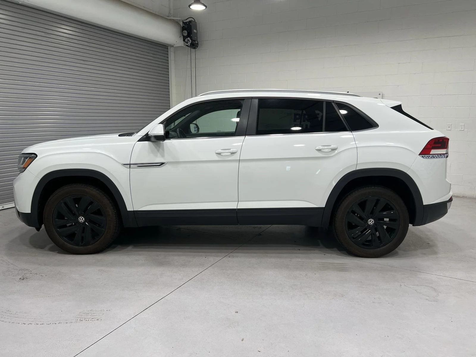 Used 2022 White Volkswagen 2.0T SE w/Technology image 5