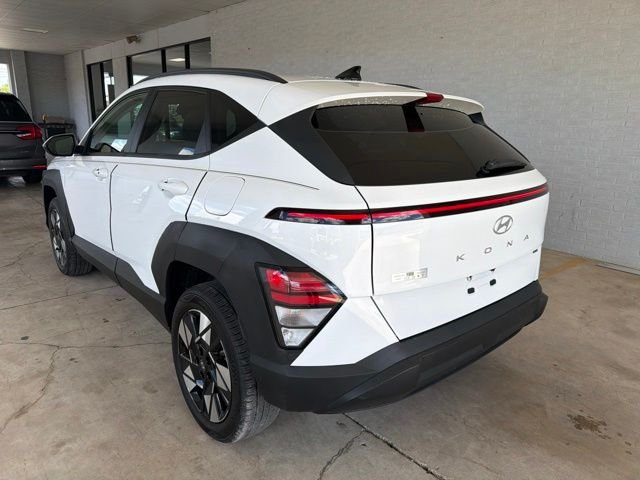 Used 2025 White Hyundai SEL image 3