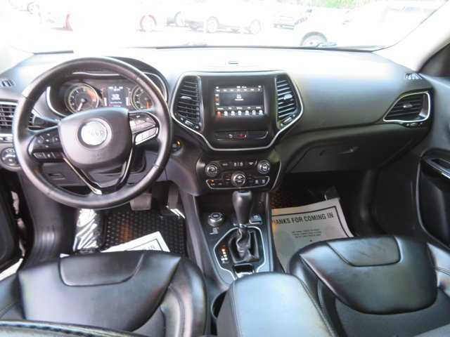 Used 2019 Diamond Black Crystal Pearlcoat Jeep Altitude image 19