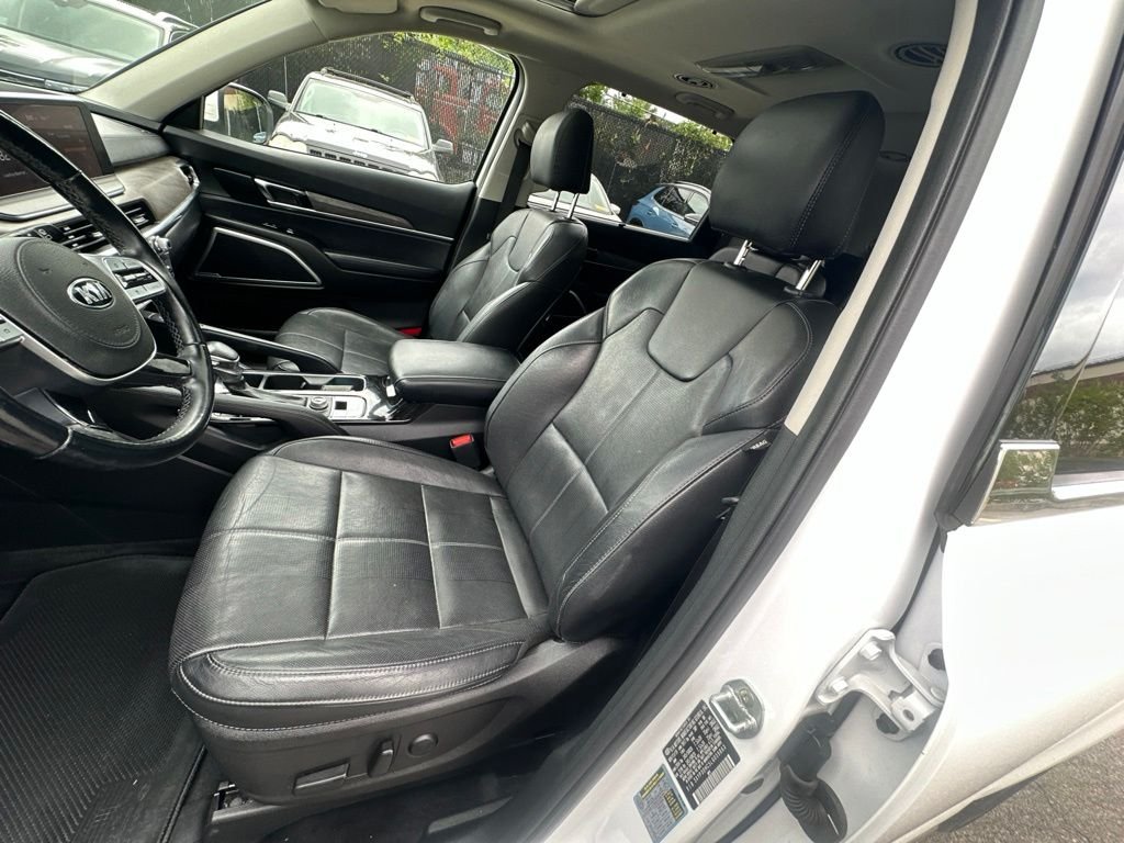 Used 2020 White Kia EX image 10