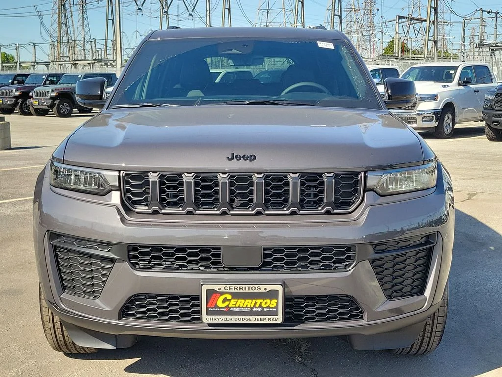 New 2026 Baltic Gray Metallic Clear-Coat Exterior Paint Jeep Altitude image 19