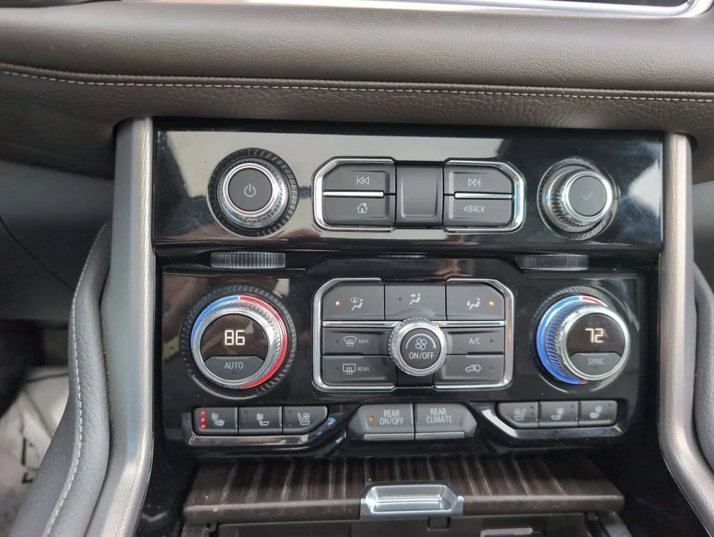 2021 GMC Yukon Denali - Photo 25