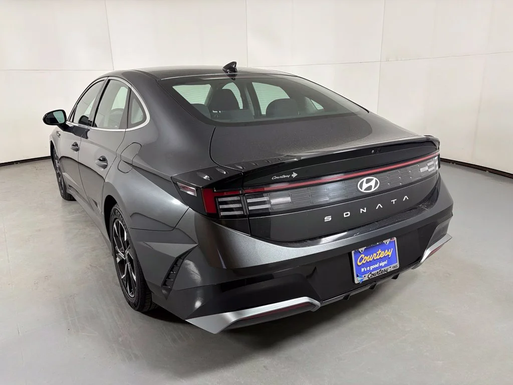 Used 2024 Gray Hyundai SEL image 6