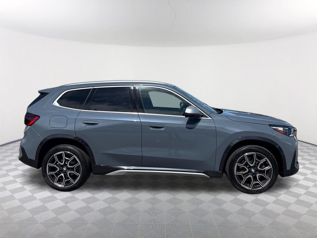 Used 2023 Gray BMW xDrive28i image 3