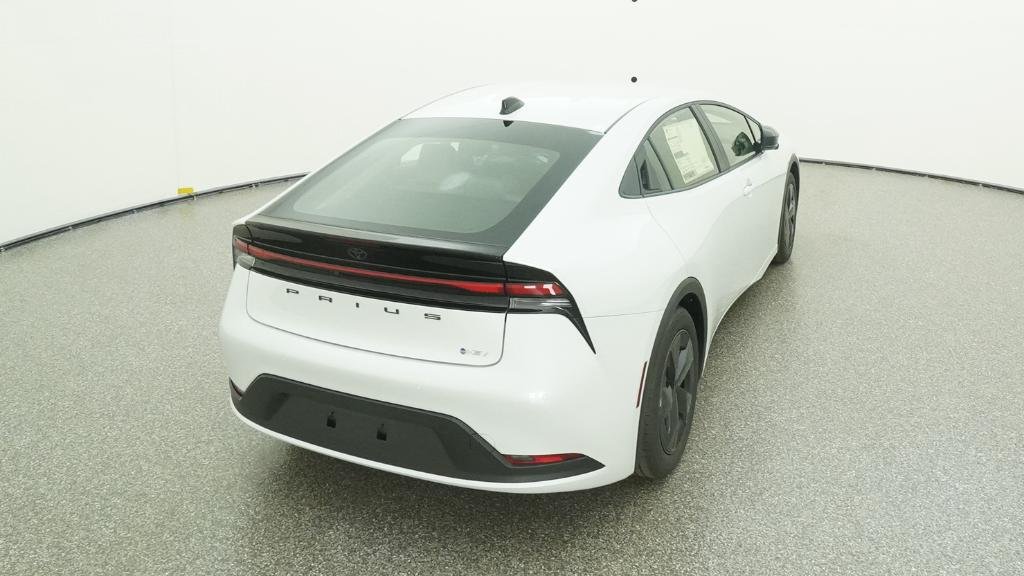 New 2026 Wind Chill Pearl Toyota LE image 5