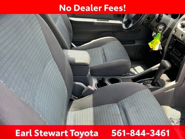 Used 2004 Silver Nissan SE image 36