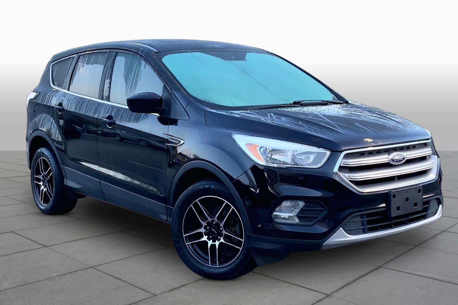 Used 2017 Shadow Black Ford SE image 2