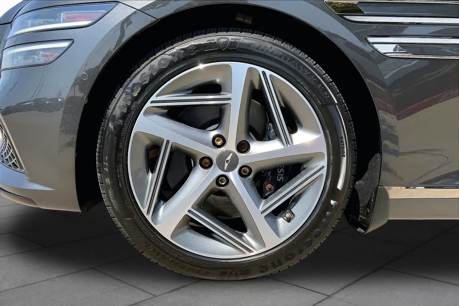 Used 2023 Makalu Gray Genesis 2.5T image 11