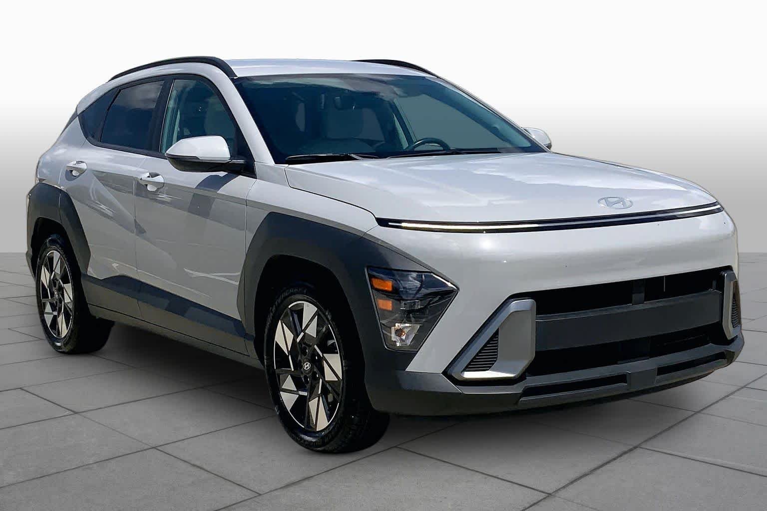 Used 2025 Cyber Gray Metallic Hyundai SEL image 3