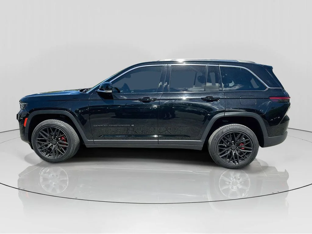 Used 2022 Black Jeep Limited image 4