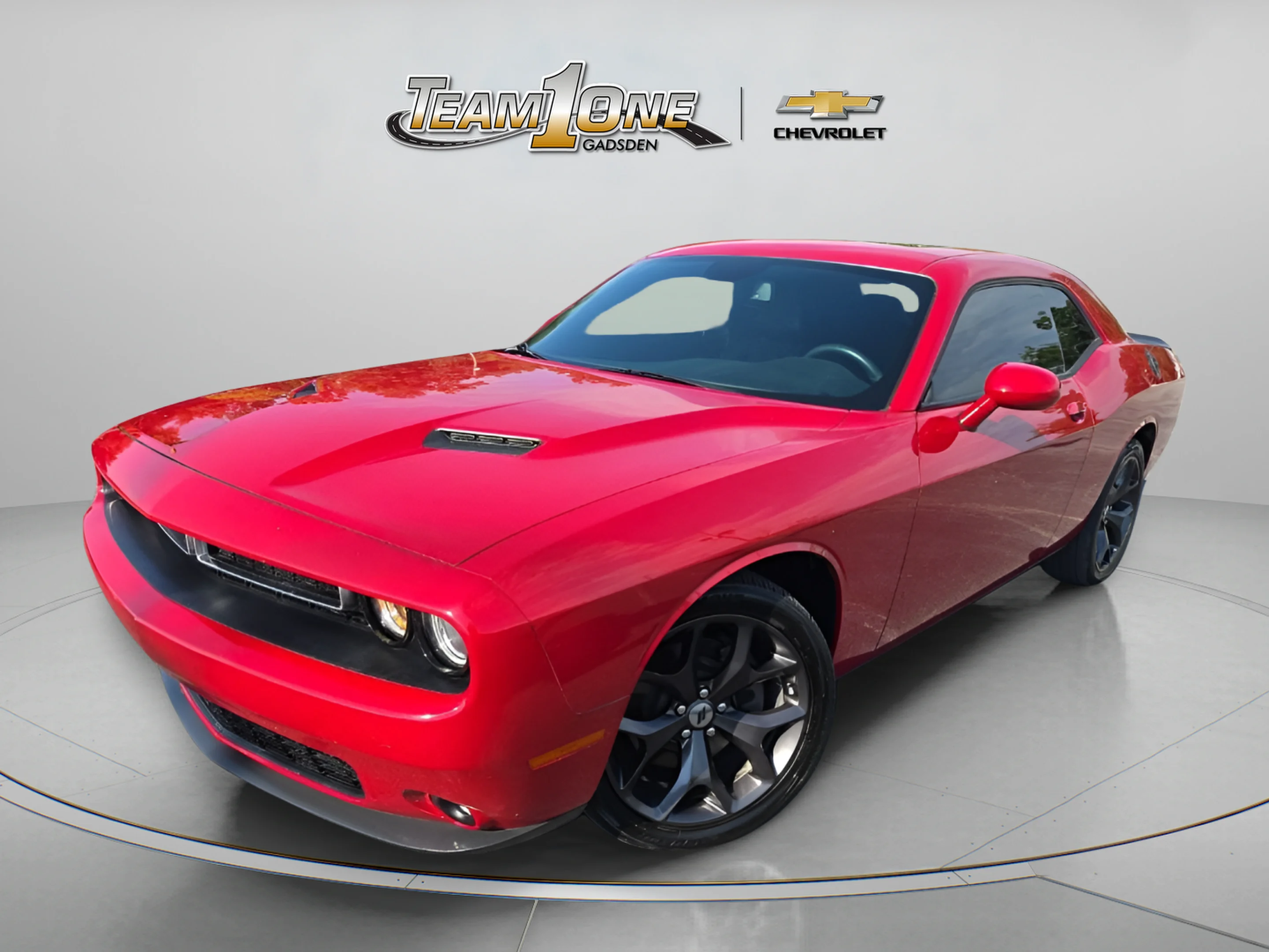 Used 2017 Red Dodge SXT Plus image 3