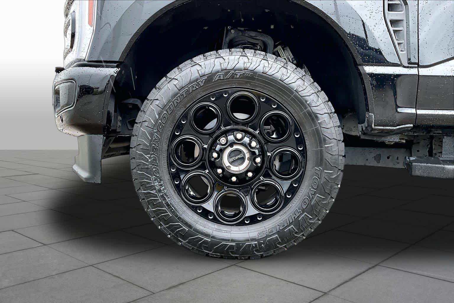 Used 2024 Agate Black Metallic Ford LARIAT image 11
