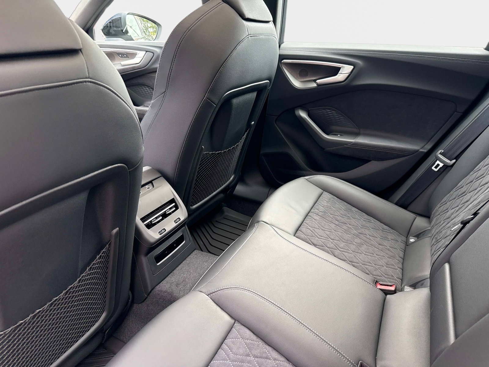 New 2026 Daytona Gray Pearl Effect Audi Premium Plus image 13