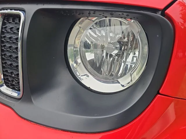 Used 2019 Red Jeep Latitude image 29