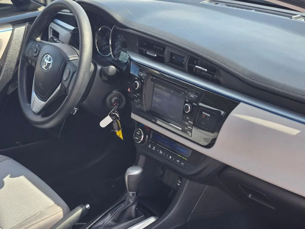 Used 2016 Silver Toyota LE image 7