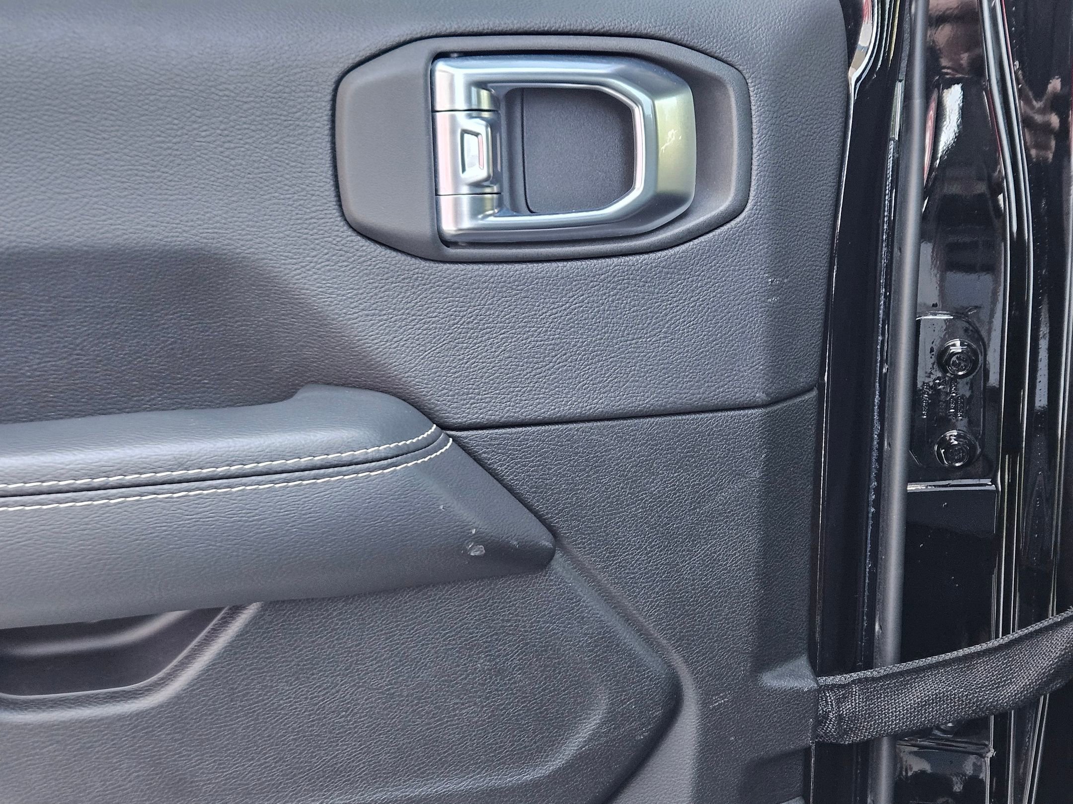 Used 2023 Black Clearcoat Jeep Overland image 24