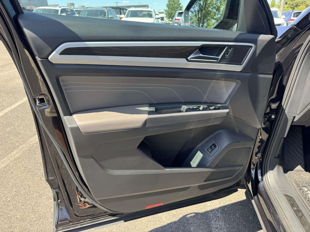 2023 Volkswagen Atlas SE w/Tech - Photo 26