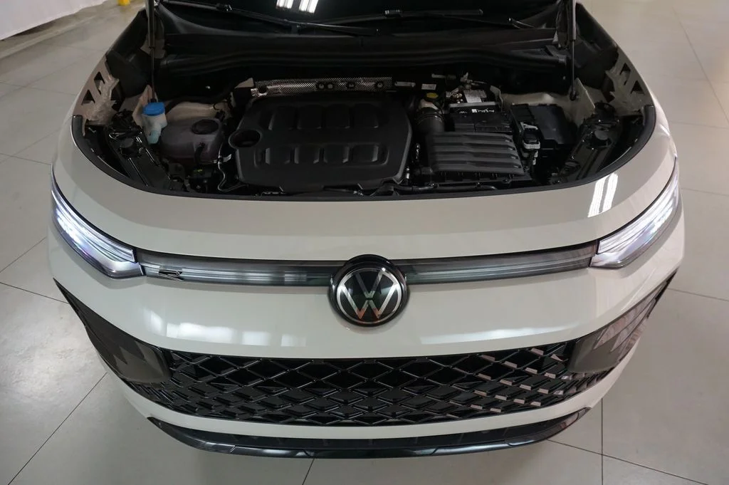 New 2026 Beige Volkswagen 2.0T SE R-Line Black image 29