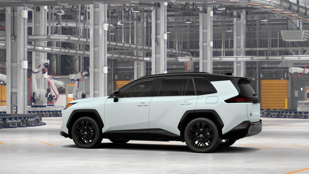 New 2026 Wind Chill Pearl with Midnight Black Metallic roof Toyota XSE image 5