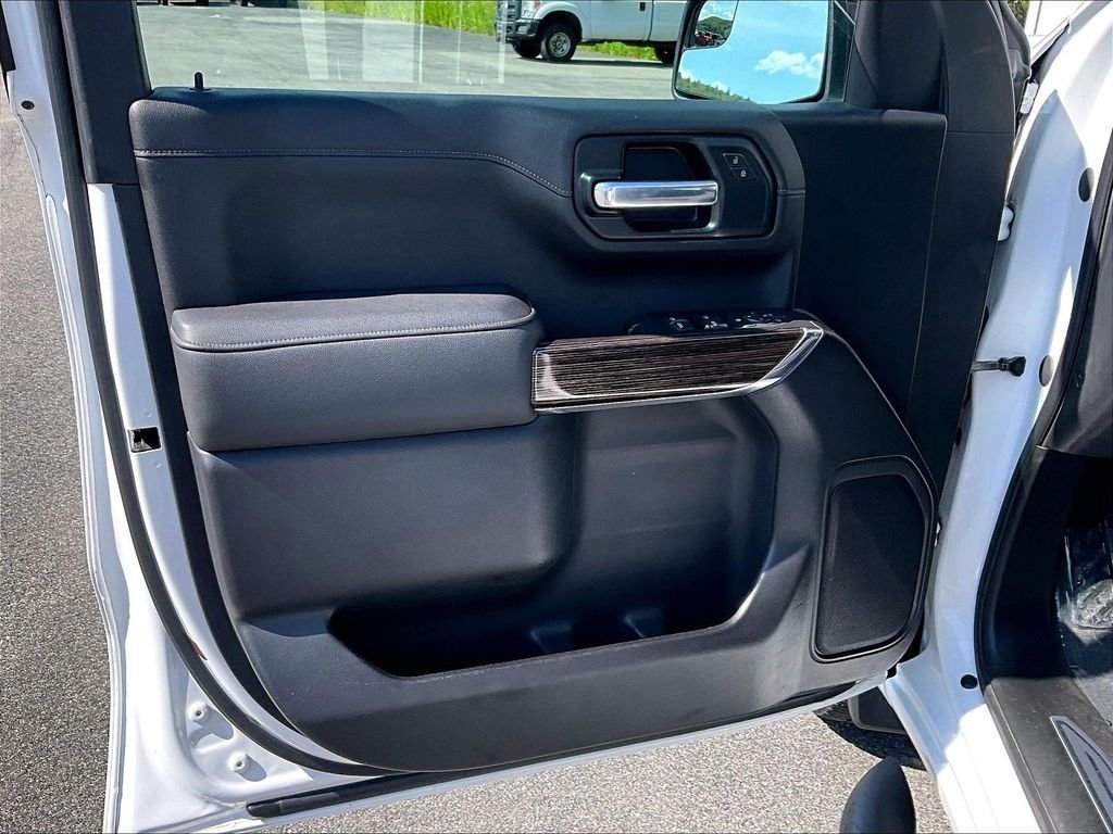 Used 2021 White GMC Elevation image 9