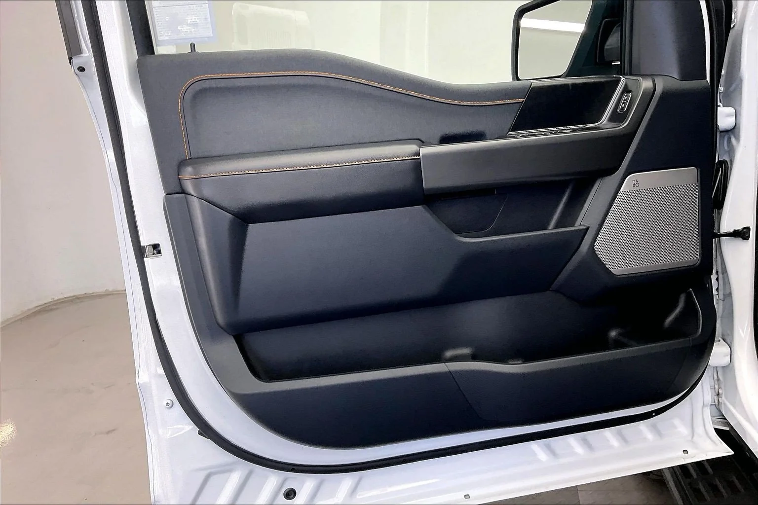 Used 2025 Oxford White Ford Tremor image 25