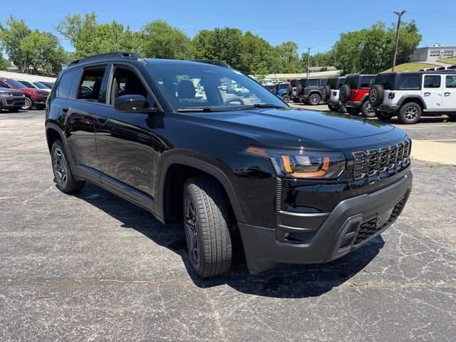 New 2026 Diamond Black Crystal Pearl-Coat Exterior Paint Jeep Laredo image 4