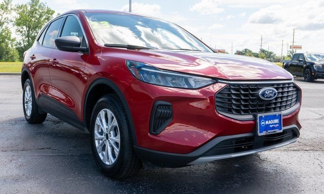 Used 2023 Red Ford Active image 4