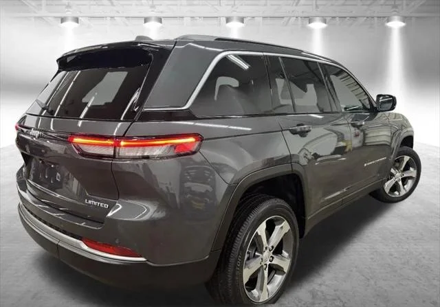 New 2026 Baltic Gray Metallic Clear-Coat Exterior Paint Jeep Limited image 6