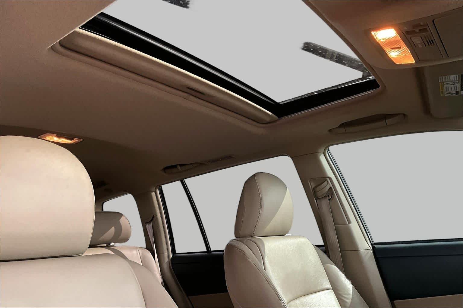Used 2013 Black Toyota SE image 13