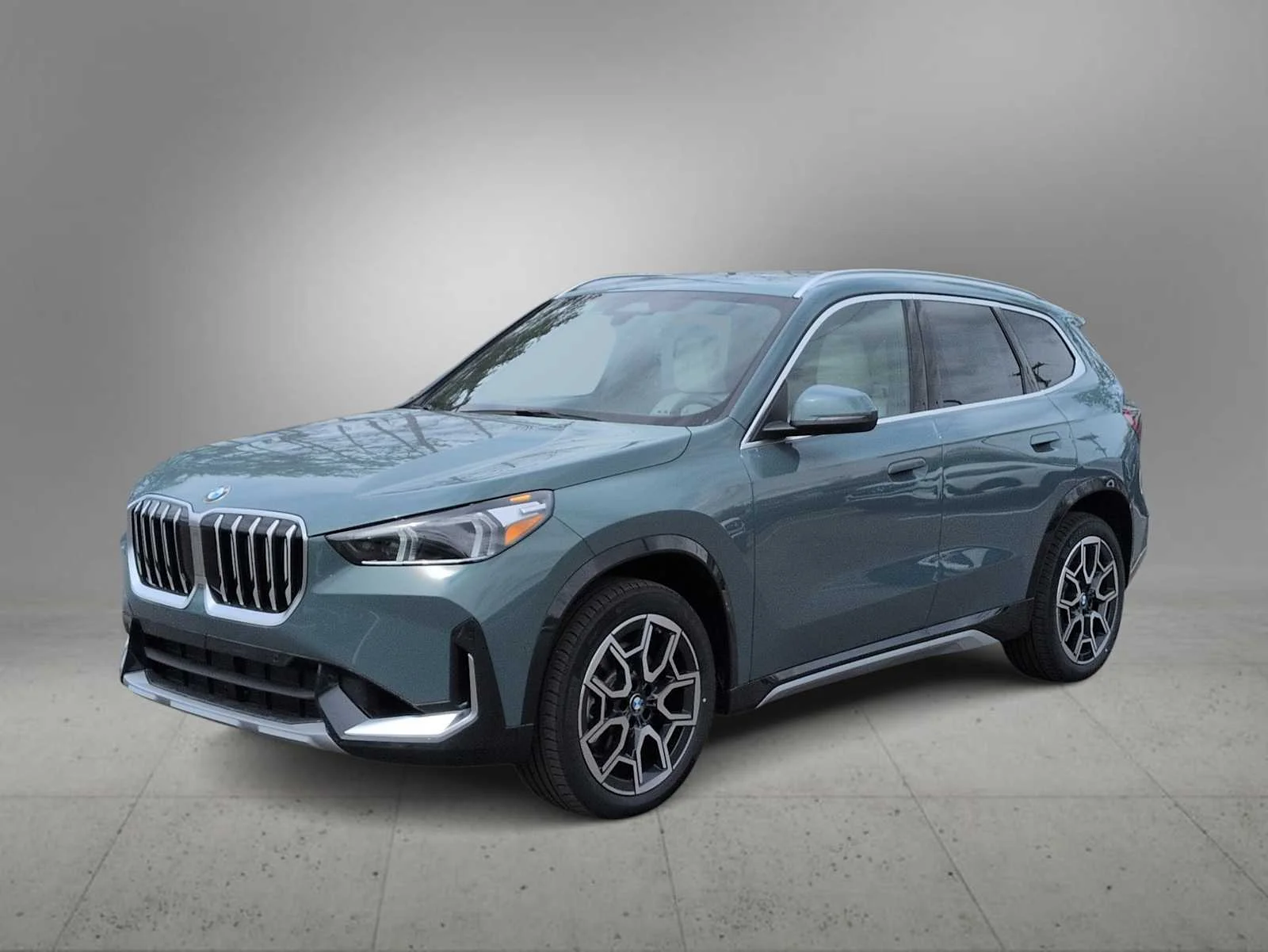 New 2026 Cape York Green Metallic BMW xDrive28i image 4