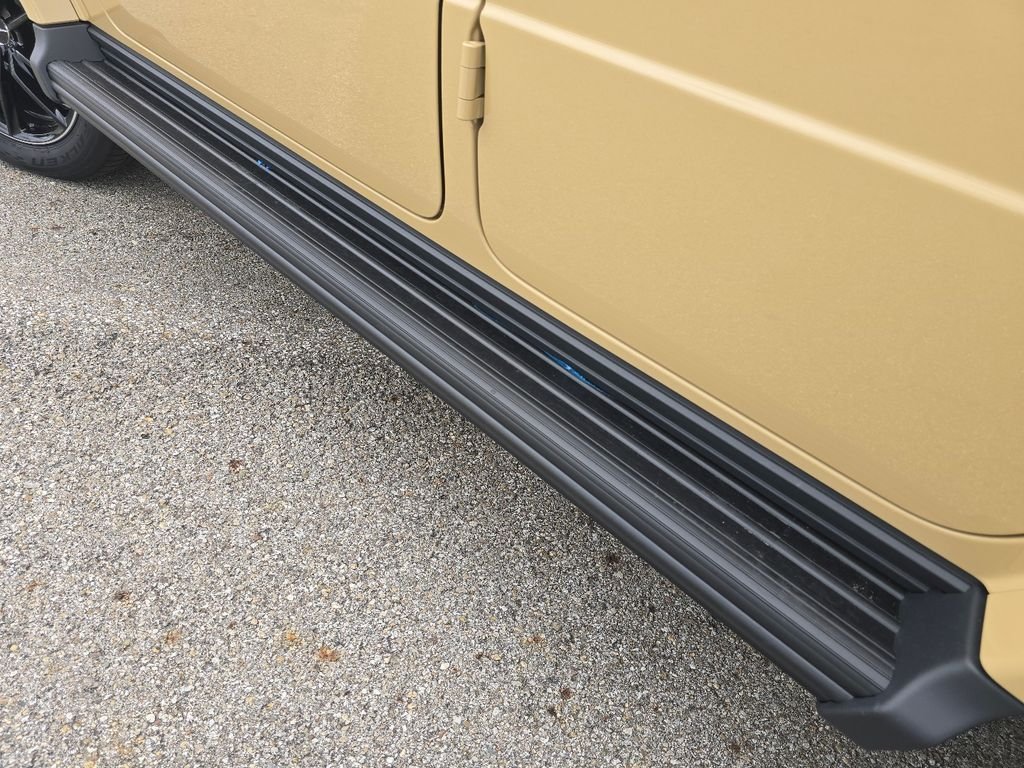 New 2026 MANUFAKTUR Desert Sand non-metallic Mercedes-Benz G 550 image 22