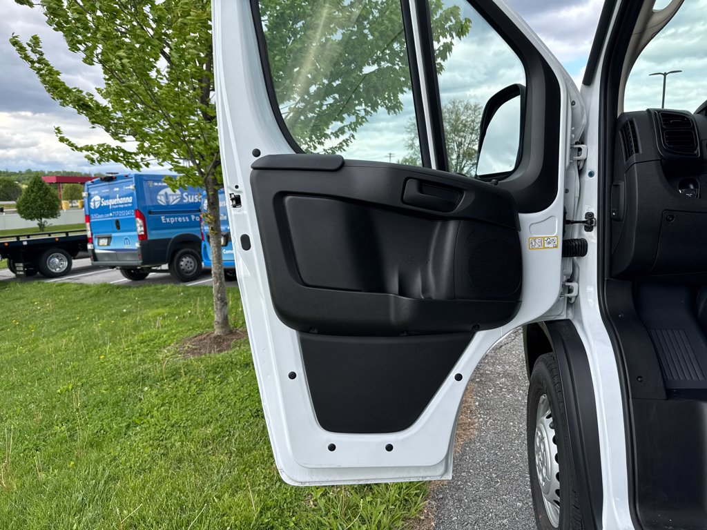 New 2026 Bright White Clear-Coat Exterior Paint RAM Tradesman image 31