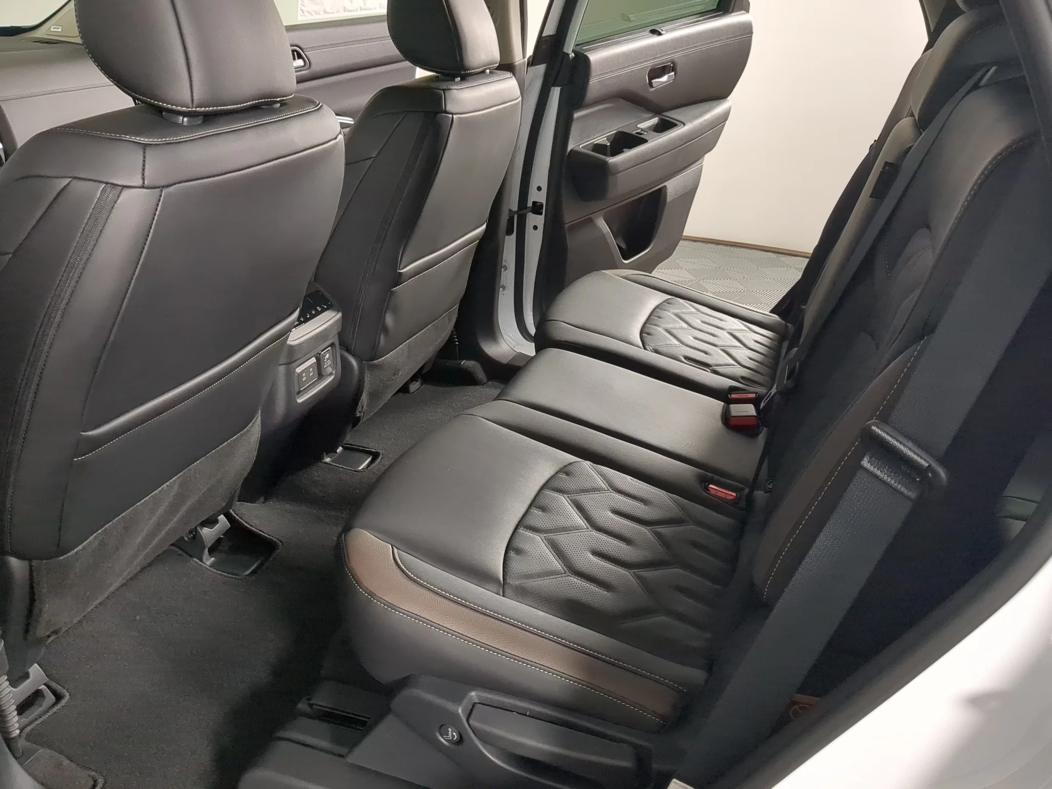 New 2026 2T WHT BLK Nissan Platinum image 14