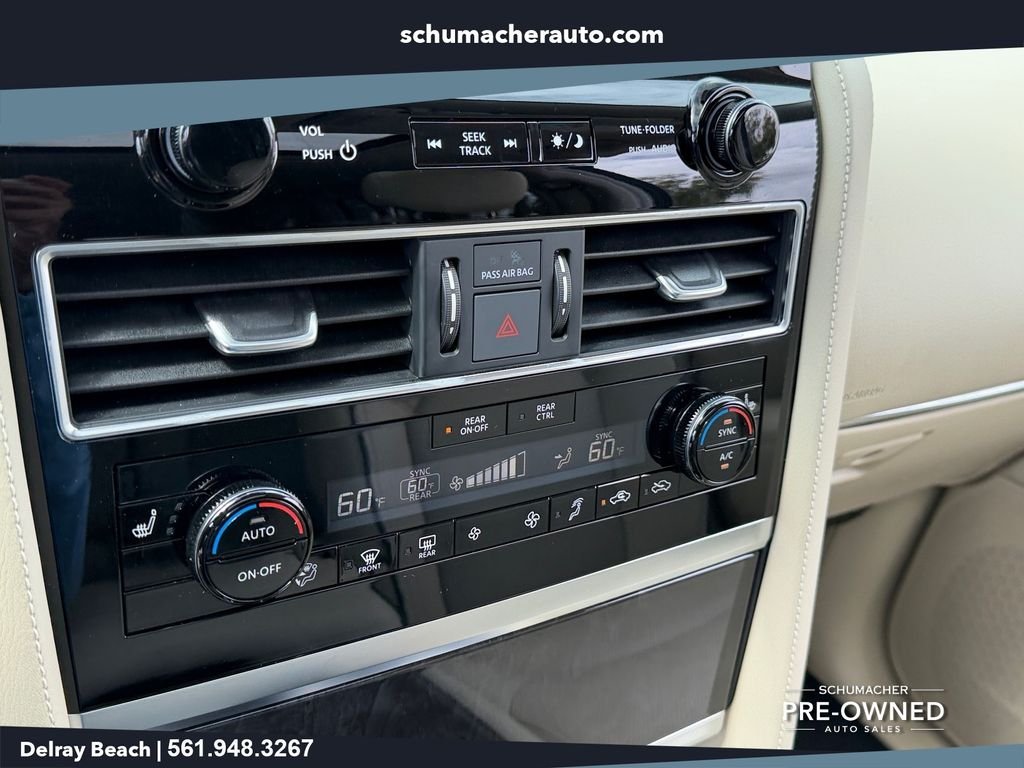 Used 2024 White INFINITI LUXE image 23