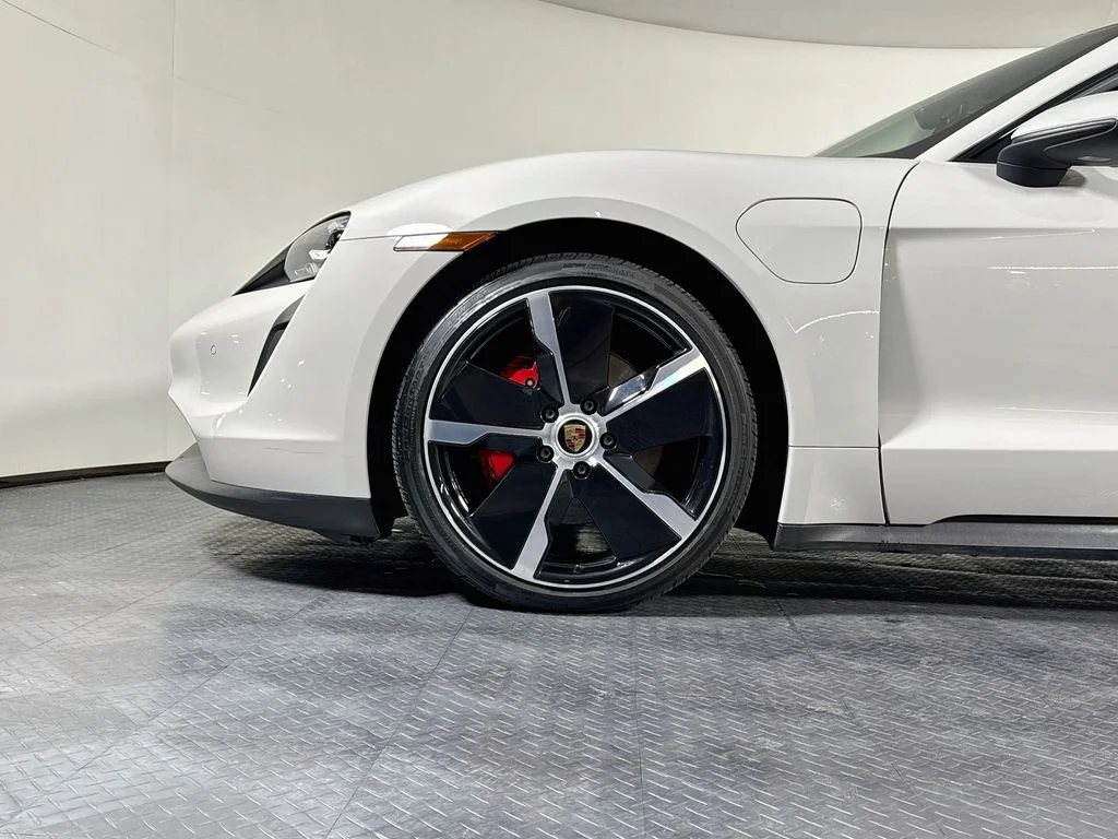 Used 2021 Chalk Porsche 4S w/ Performance Battery Plus image 29
