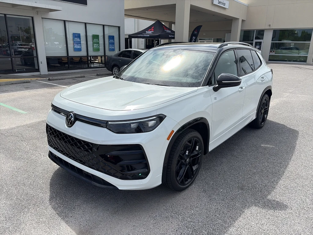 New 2026 Opal White w/ Deep Black Roof Volkswagen SE R-Line Black FWD image 3