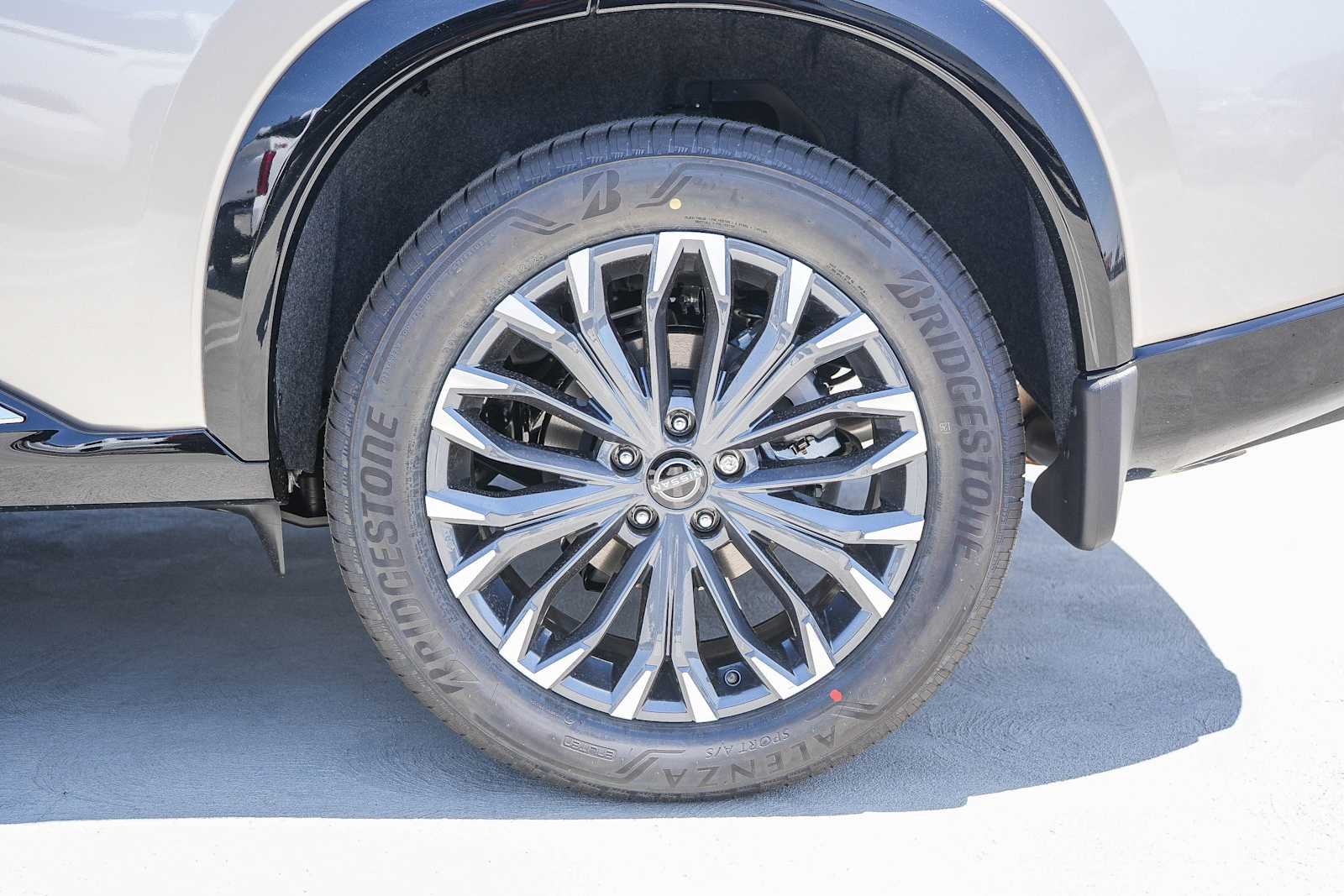 New 2026 Champagne Silver Metallic / Super Black Two-tone Nissan Platinum image 10