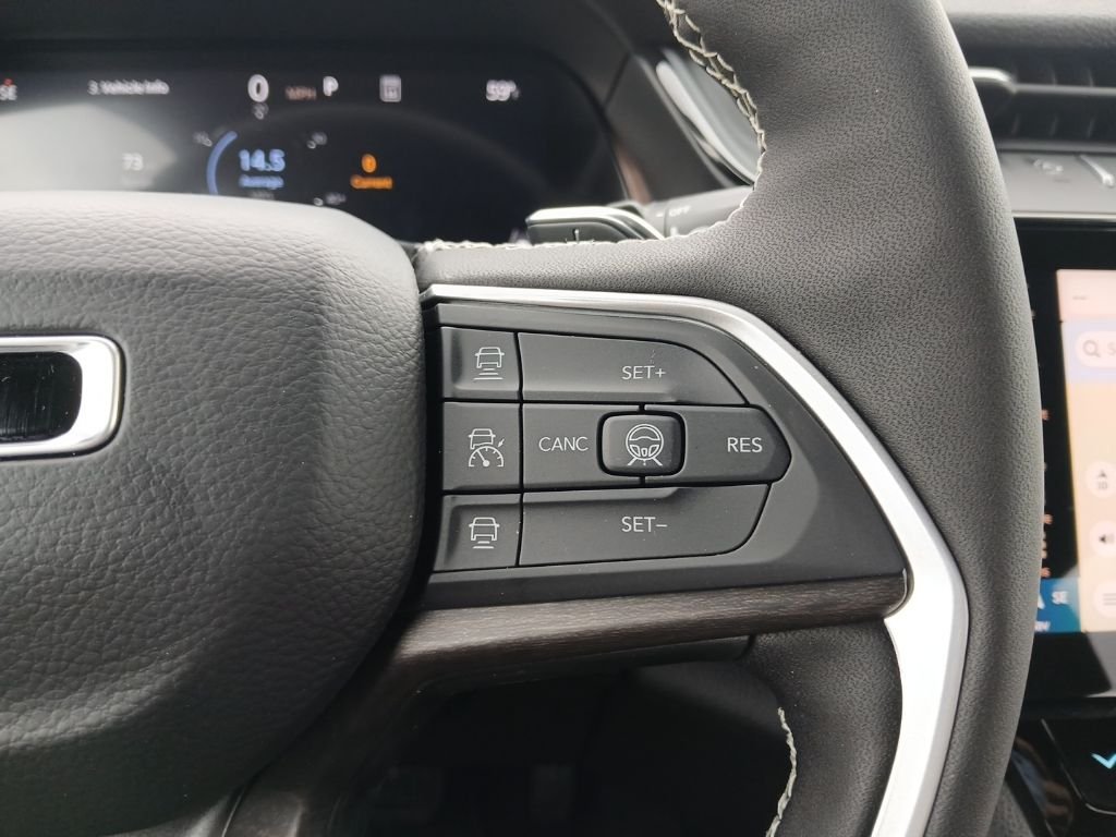 New 2026 Bright White Clear-Coat Exterior Paint Jeep Altitude image 13