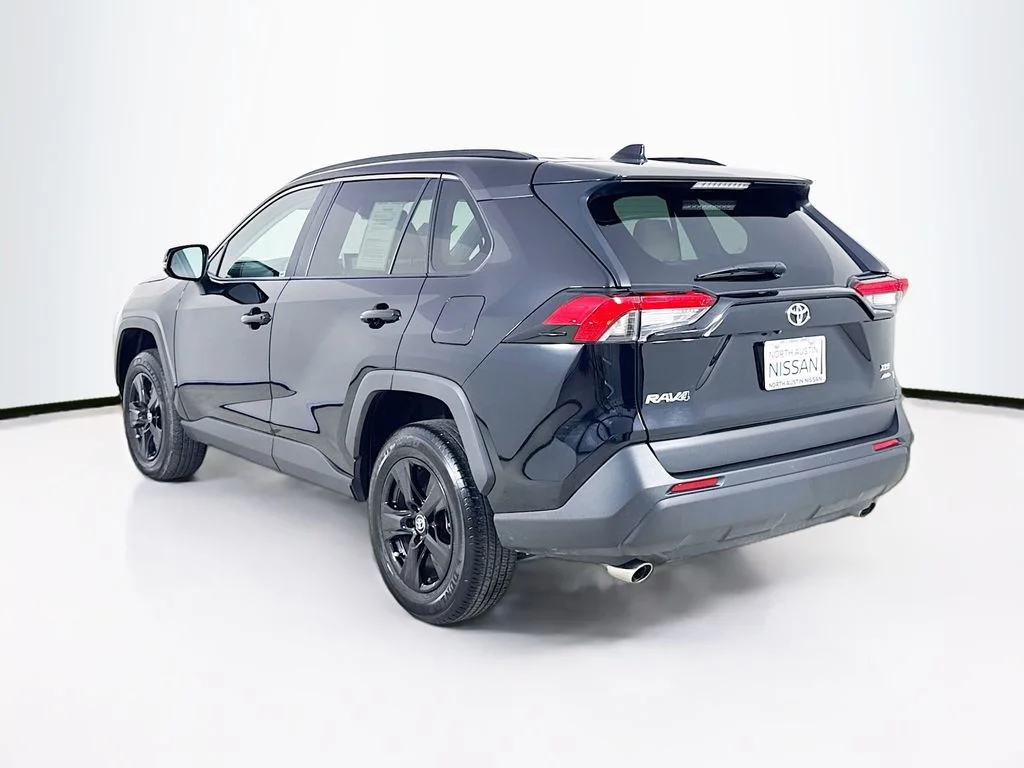 Used 2025  Toyota XLE image 5