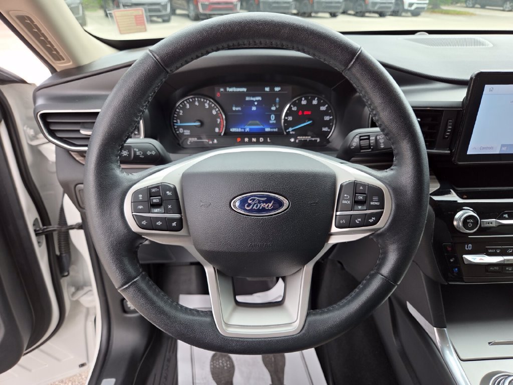 Used 2021 White Metallic Ford Limited image 35