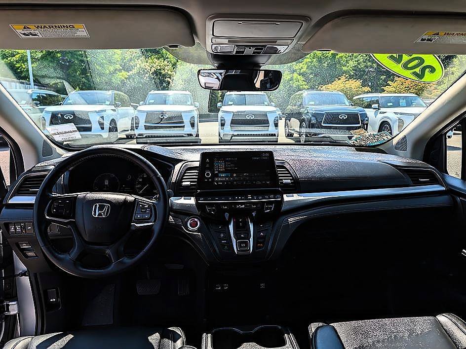 Used 2025 Solar Silver Metallic Honda EX-L image 11