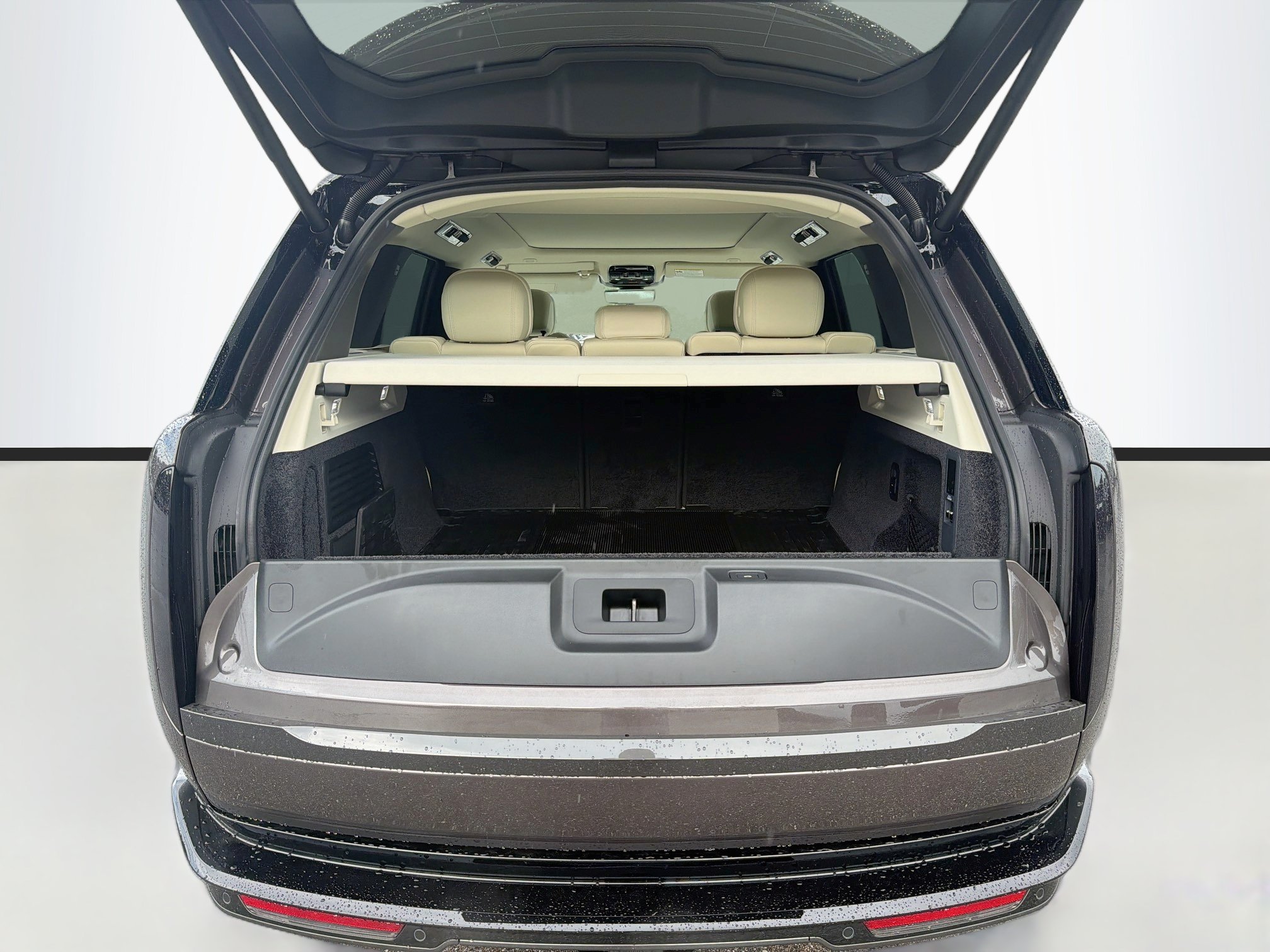 New 2026 Charente Grey Land Rover SE image 45