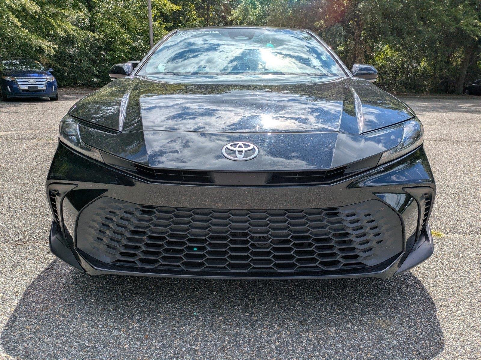 Used 2025  Toyota SE image 9