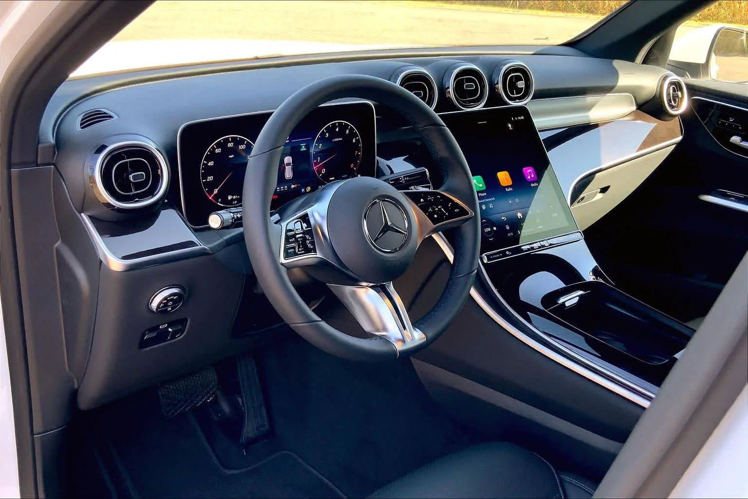 New 2026 Polar White Mercedes-Benz GLC 300 image 8