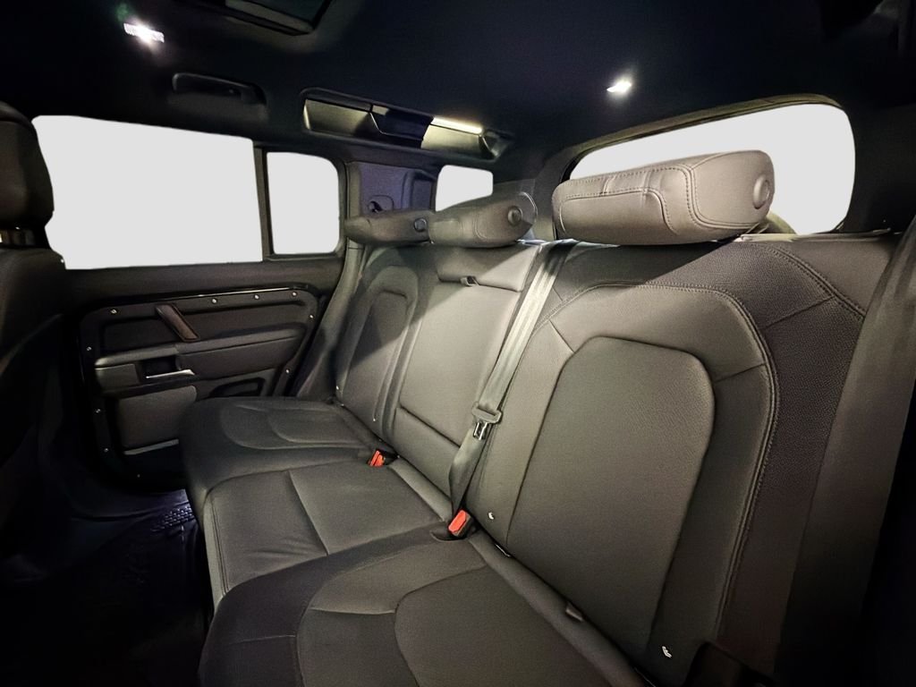 Used 2024 Black Land Rover X-Dynamic SE image 25