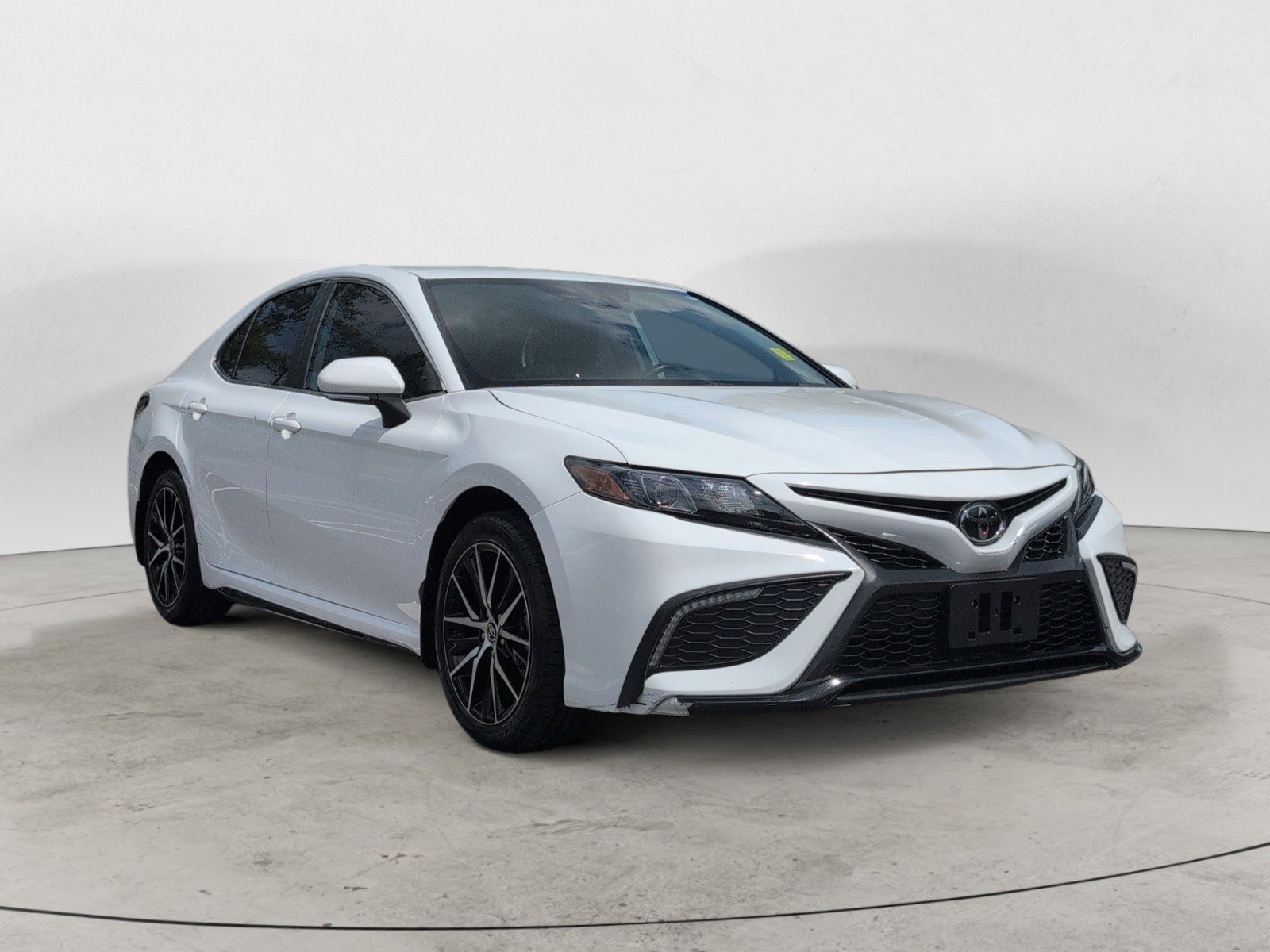 Used 2024 Ice Toyota SE image 2