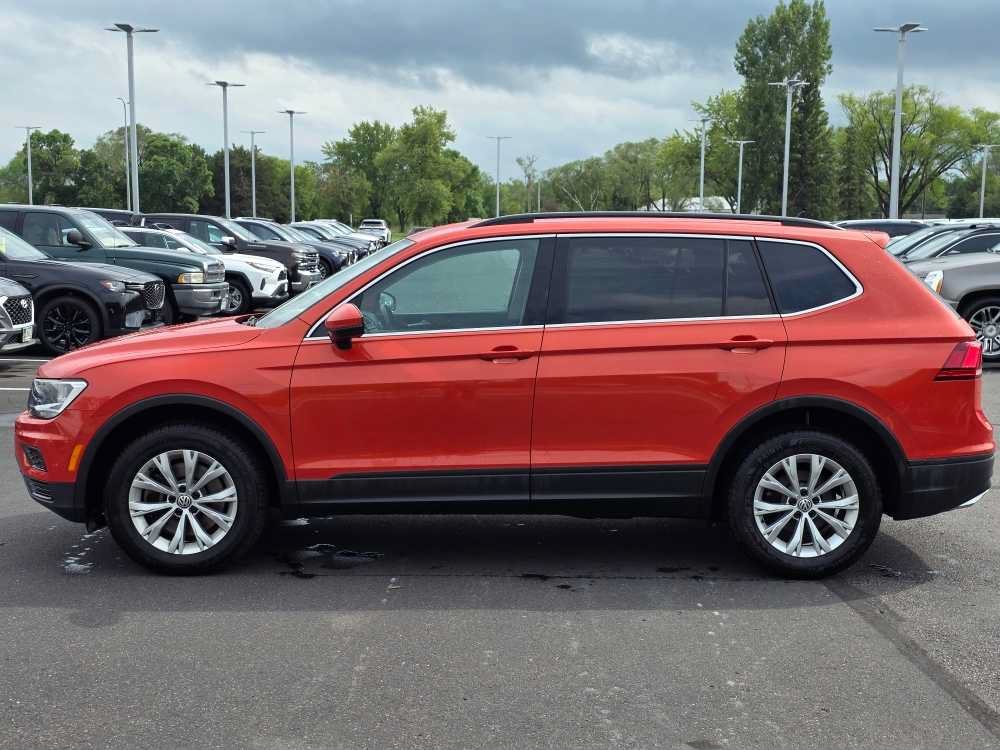 Used 2019 ORANGE Volkswagen SE image 2